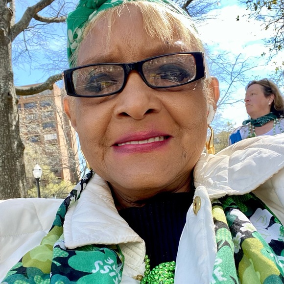 Meet your Posher, Shirley - Picture 2 of 7